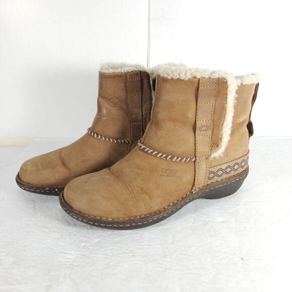 UGG Women's Cove US 7 Brown Leather Shearling Lined Ankle Winter Boots - Picture 1 of 16